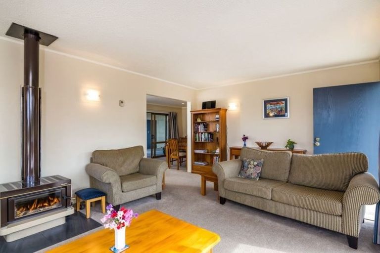 Photo of property in 9 Reeves Road, Acacia Bay, Taupo, 3330
