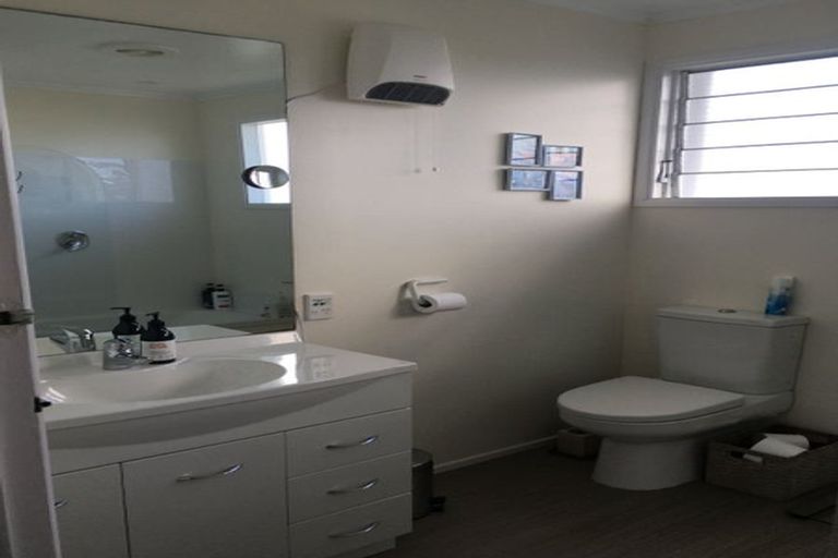 Photo of property in 1/74 Sunnynook Road, Sunnynook, Auckland, 0620