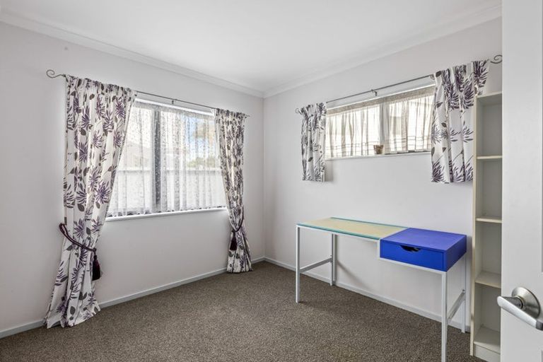 Photo of property in 7a Barberry Lane, Te Atatu Peninsula, Auckland, 0610