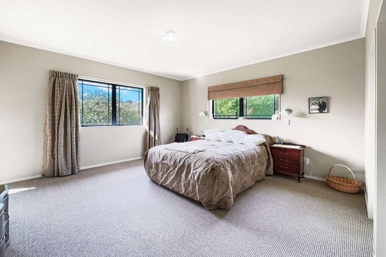 Photo of property in 20 Paraekaretu Street, Hunterville, 4730