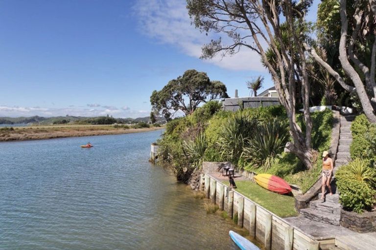 Photo of property in 33 Nihinihi Avenue, Raglan, 3225