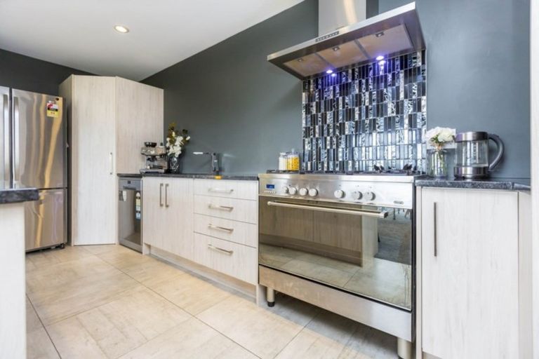 Photo of property in 50 Mount Marua Way, Timberlea, Upper Hutt, 5018