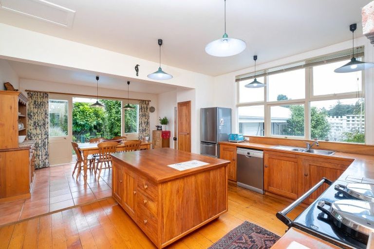 Photo of property in 14 Elizabeth Road, Bluff Hill, Napier, 4110