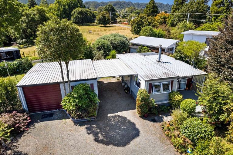 Photo of property in 4 Hugh Avenue, Hamurana, Rotorua, 3097