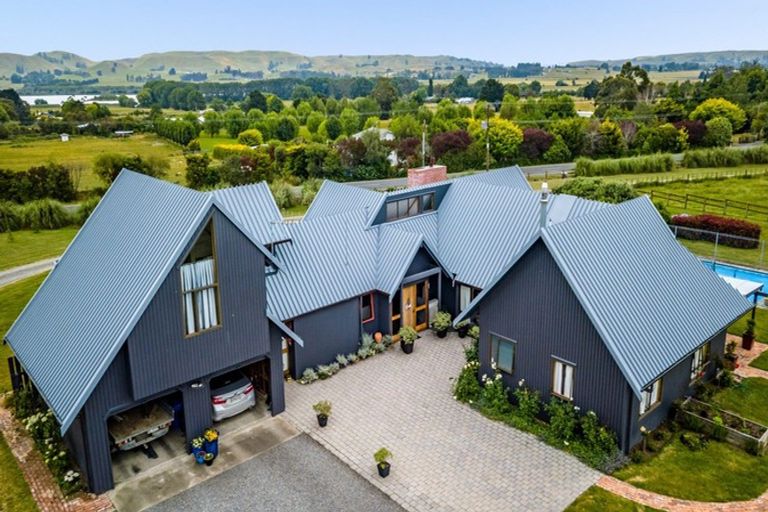 Photo of property in 297 Porangahau Road, Waipukurau, 4282