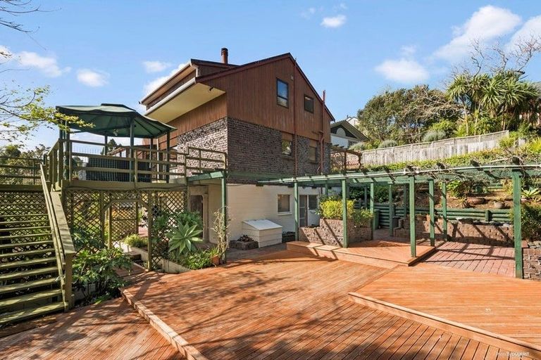 Photo of property in 11 Hebe Place, Birkenhead, Auckland, 0626