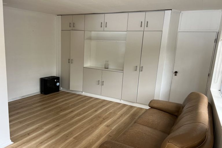 Photo of property in 35 Eugenia Rise, Totara Heights, Auckland, 2105