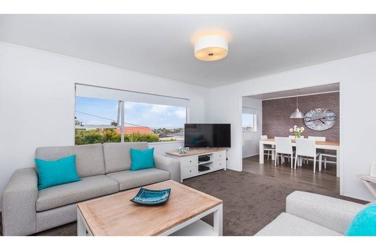 Photo of property in 1/52 Arran Road, Browns Bay, Auckland, 0630