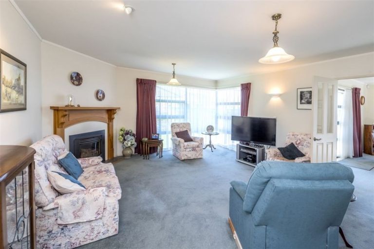 Photo of property in 12 Corfe Castle Lane, Levin, 5510