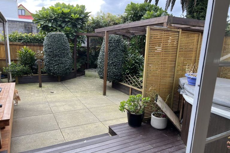 Photo of property in 35 Eugenia Rise, Totara Heights, Auckland, 2105