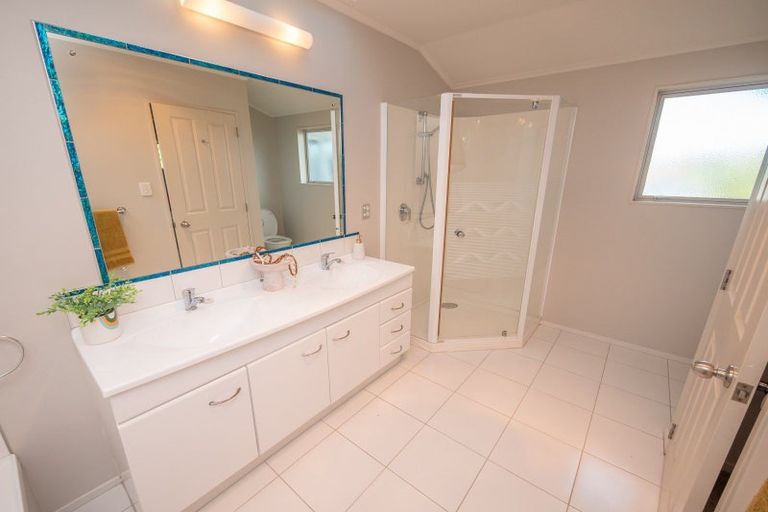 Photo of property in 11 Christine Drive, Coopers Beach, 0420