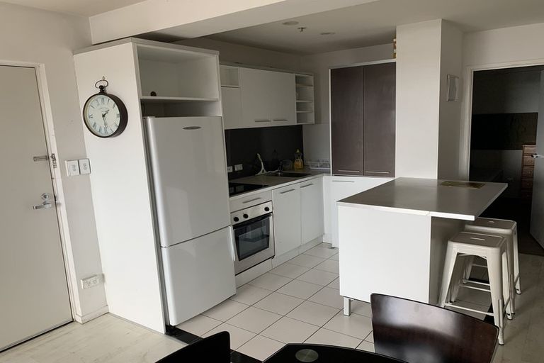 Photo of property in Alpha Apartments, 702/17 Vogel Lane, Auckland Central, Auckland, 1010