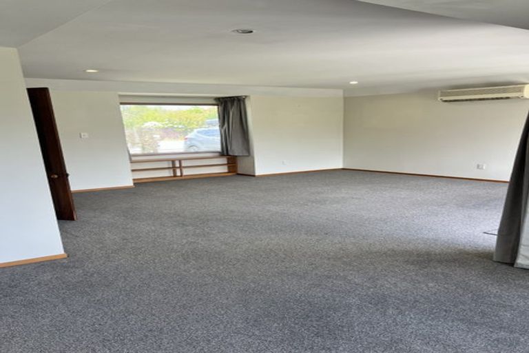 Photo of property in 4a-b Bank Street, Amberley, 7410