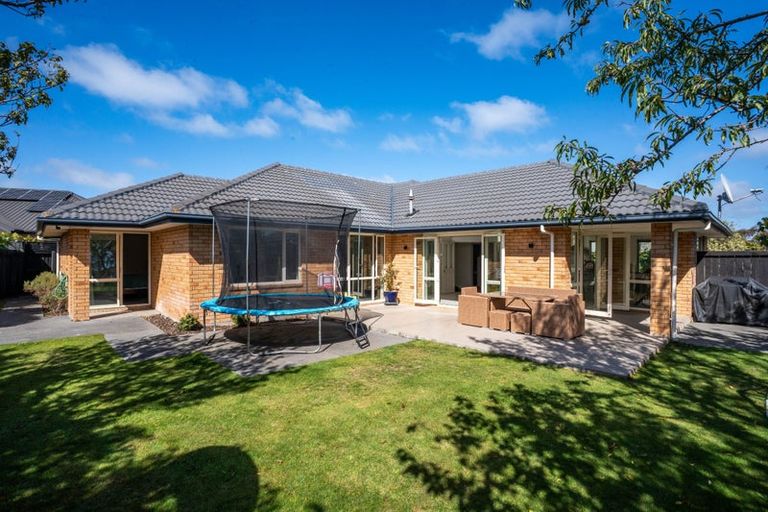 Photo of property in 21 Linkwater Way, Parklands, Christchurch, 8083