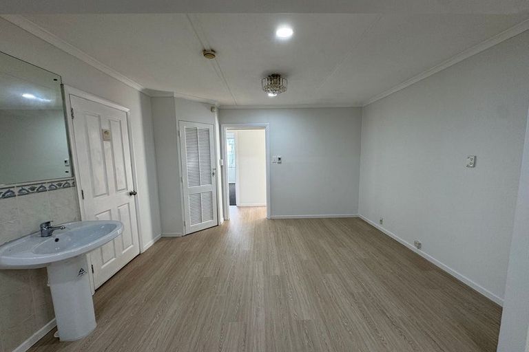 Photo of property in 51 Swaffield Road, Papatoetoe, Auckland, 2025