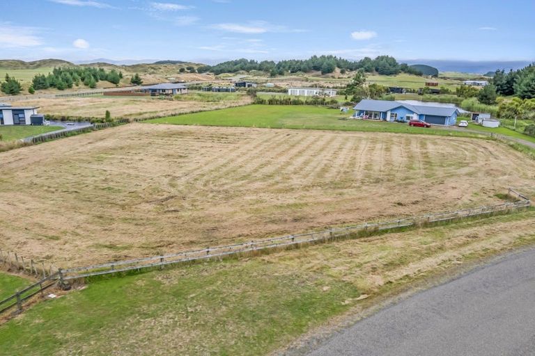 Photo of property in 40 Kanuka Drive, Waitarere, Levin, 5510