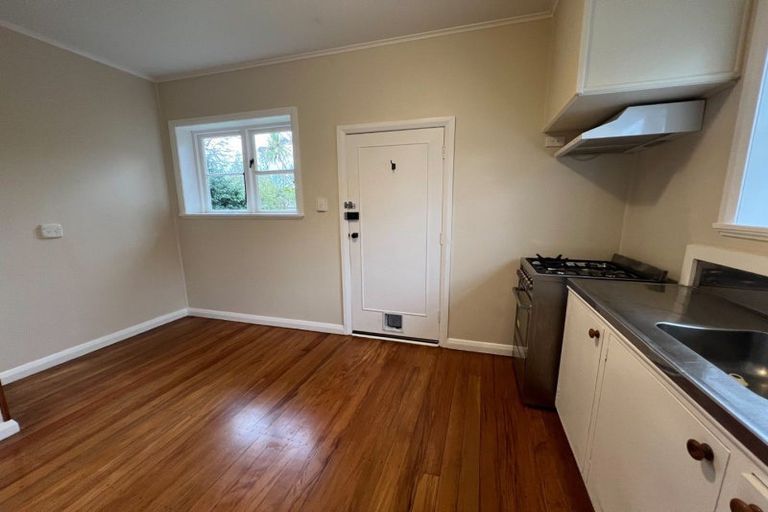 Photo of property in 49 Savage Crescent, West End, Palmerston North, 4412