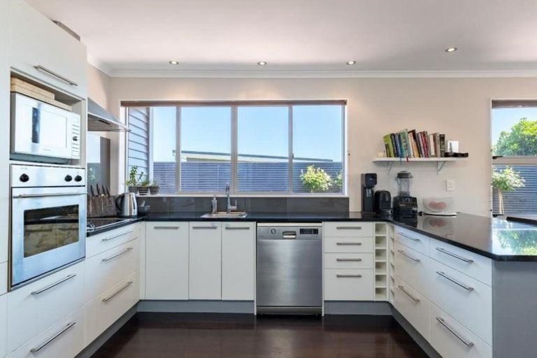 Photo of property in 29 Kiriwai Road, Paremata, Porirua, 5024