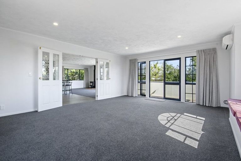 Photo of property in 17 Tokay Place, Huapai, Kumeu, 0810