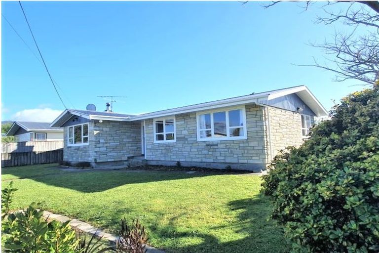 Photo of property in 1 Hardie Grove, Featherston, 5710