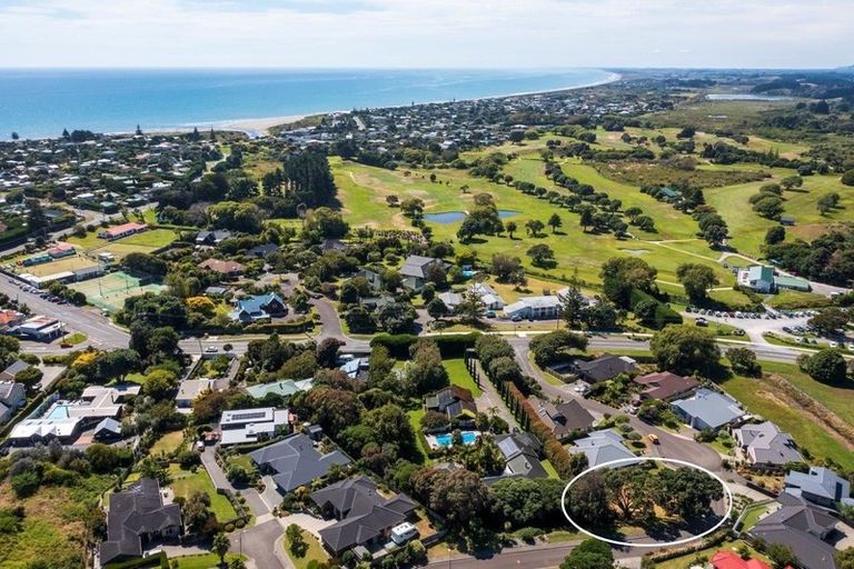 Photo of property in 7 Fairway Oaks Drive, Waikanae Beach, Waikanae, 5036