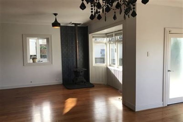 Photo of property in 193 Mokoia Road, Birkenhead, Auckland, 0626