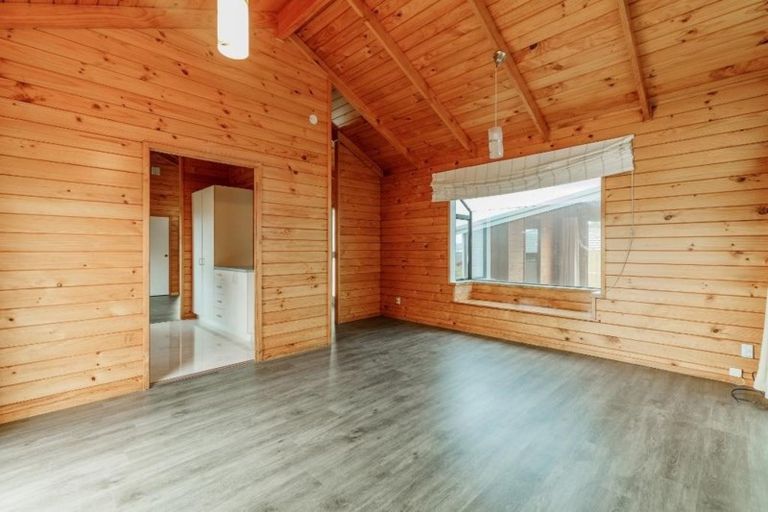 Photo of property in 24 Miriam Corban Heights, Henderson, Auckland, 0612