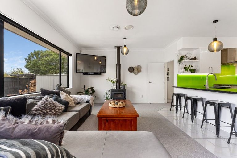 Photo of property in 5 Crabapple Close, Milson, Palmerston North, 4414