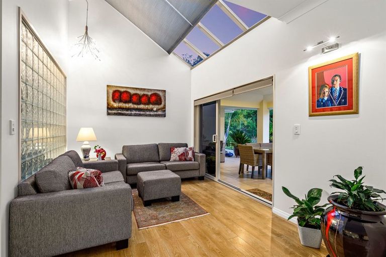 Photo of property in 7 Hobbs Road, Matakatia, Whangaparaoa, 0930