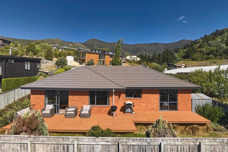 Photo of property in 5 Bell Bird Rise, Picton, 7220