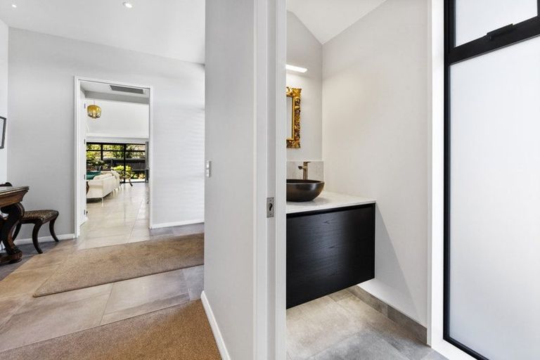 Photo of property in 17 Lees Road, Strowan, Christchurch, 8052