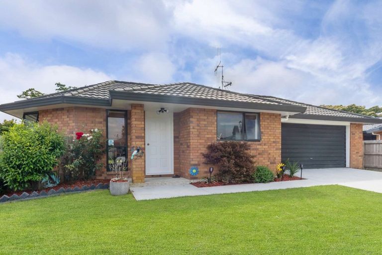 Photo of property in 28 Aldershot Place, Nawton, Hamilton, 3200