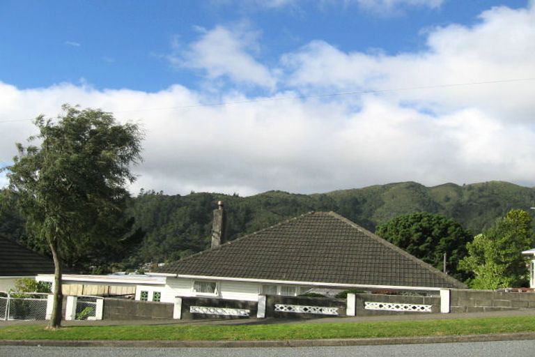 Photo of property in 21 Amundsen Grove, Stokes Valley, Lower Hutt, 5019