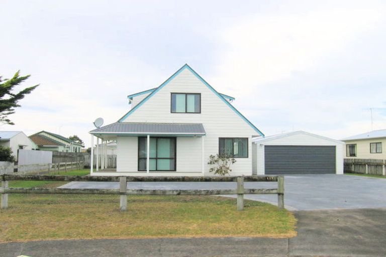 Photo of property in 121 Sharyn Place, Whangamata, 3620