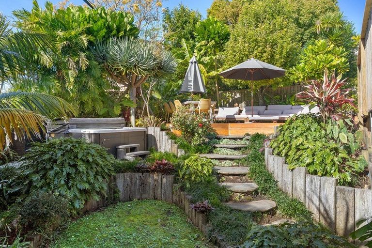 Photo of property in 1/26 Nor'east Drive, Northcross, Auckland, 0632