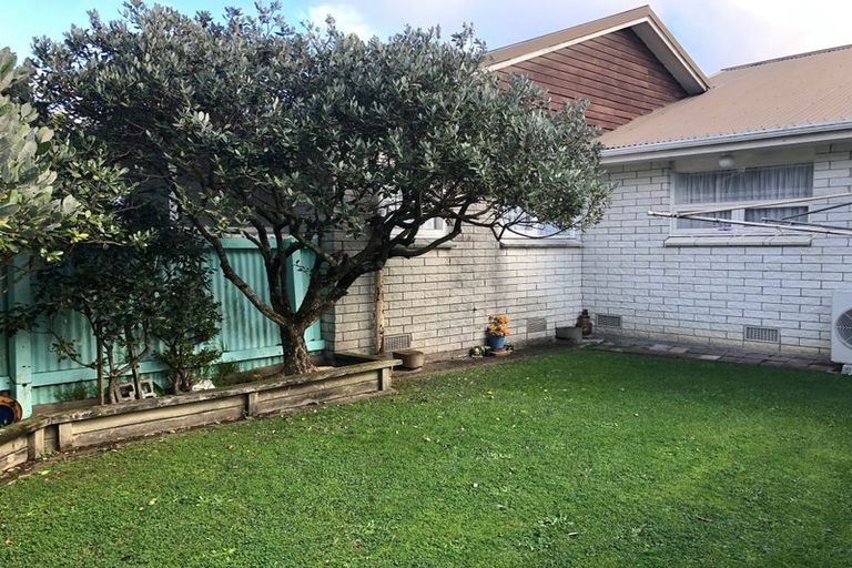 Photo of property in 7-8 Amberley Grove, Hutt Central, Lower Hutt, 5010
