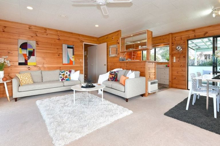 Photo of property in 33 Charlotte Street, Stanmore Bay, Whangaparaoa, 0932