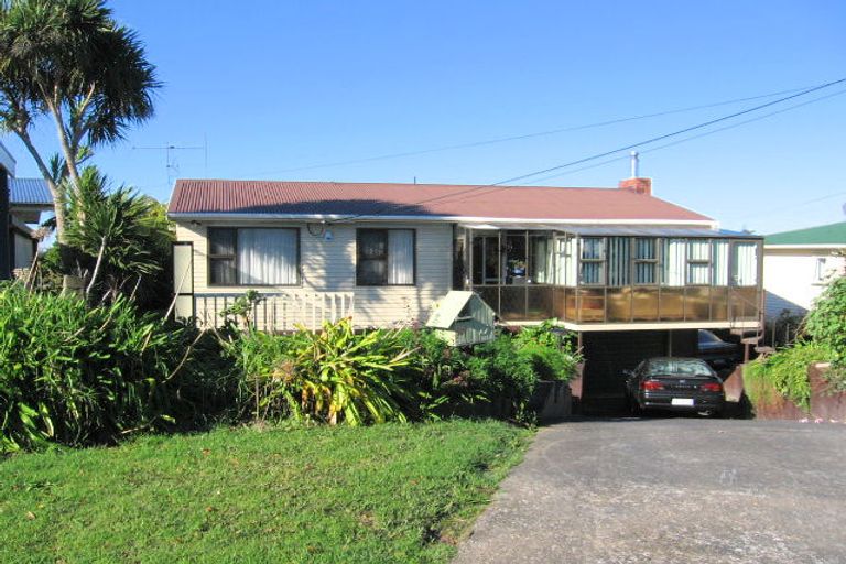 Photo of property in 17 Tiroroa Avenue, Te Atatu South, Auckland, 0610
