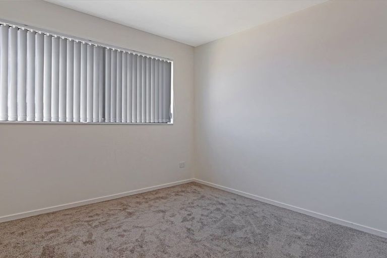 Photo of property in 1/3238 Great North Road, New Lynn, Auckland, 0600