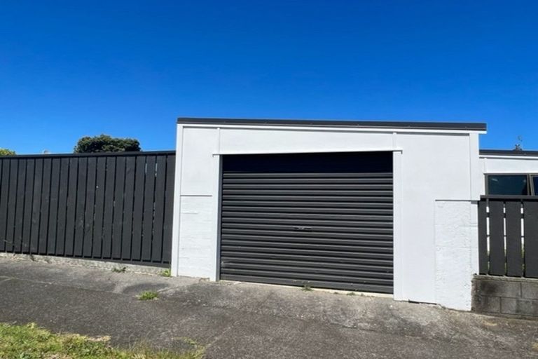 Photo of property in 13 High Street West, Waitara, 4320