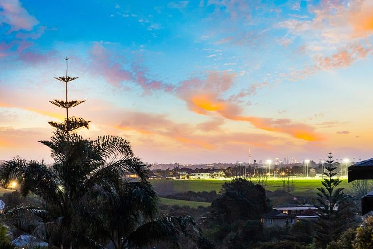Photo of property in 172 Bleakhouse Road, Mellons Bay, Auckland, 2014