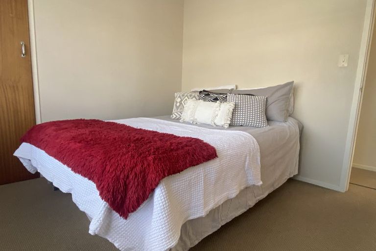 Photo of property in 1/114 Te Atatu Road, Te Atatu South, Auckland, 0610