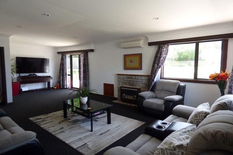 Photo of property in 164 Newlands Road, Newlands, Wellington, 6037