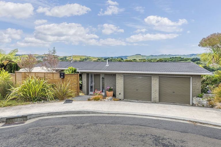 Photo of property in 14 Mckeefry Grove, Tawa, Wellington, 5028
