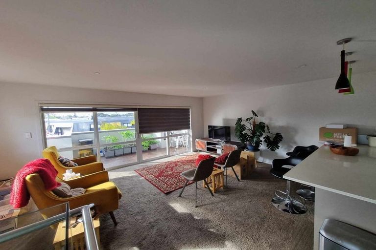 Photo of property in 6b Binsted Road, New Lynn, Auckland, 0600