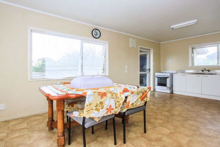 Photo of property in 50 Kelman Road, Kelston, Auckland, 0602