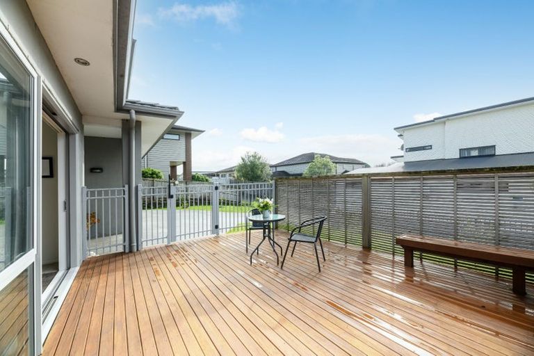 Photo of property in 12 Midhurst Avenue, Henderson, Auckland, 0612