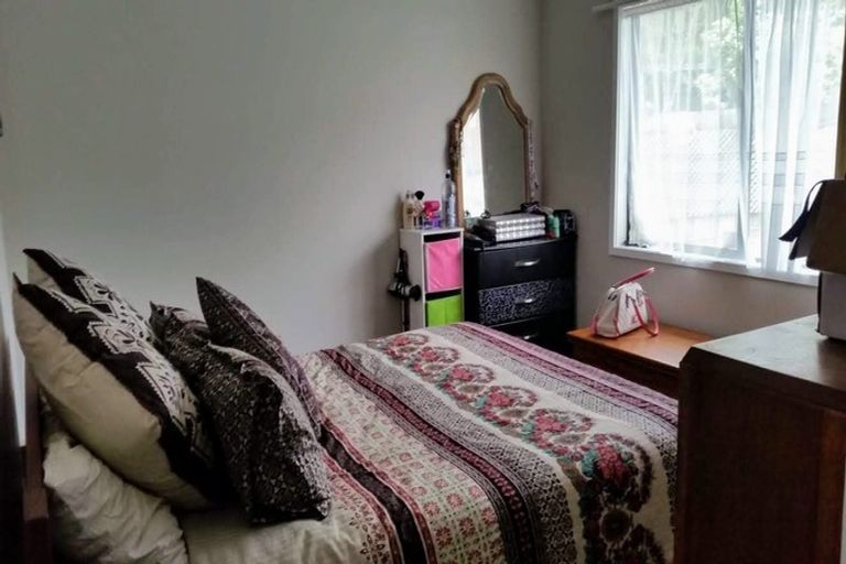 Photo of property in 2/12 Heathglen Place, Bayview, Auckland, 0629