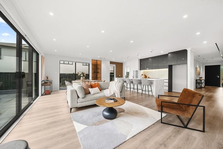 Photo of property in 1 Luff Place, Long Bay, Auckland, 0630