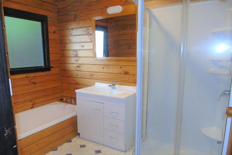 Photo of property in 35 Makara Road, Karori, Wellington, 6012